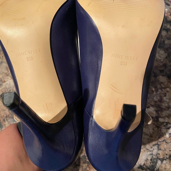Retro Nine West navy heels - Picture 6 of 6
